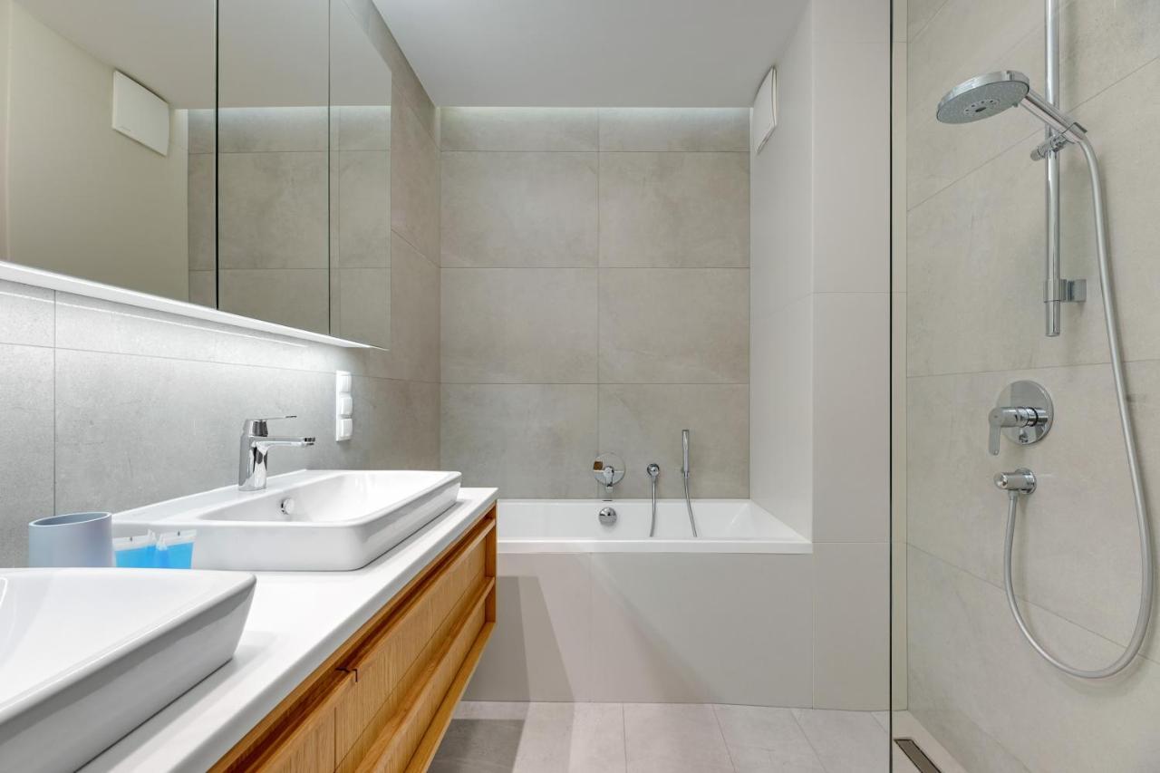 Premium Family & Business Old Town Riverside Apartment With Parking Danzica Esterno foto